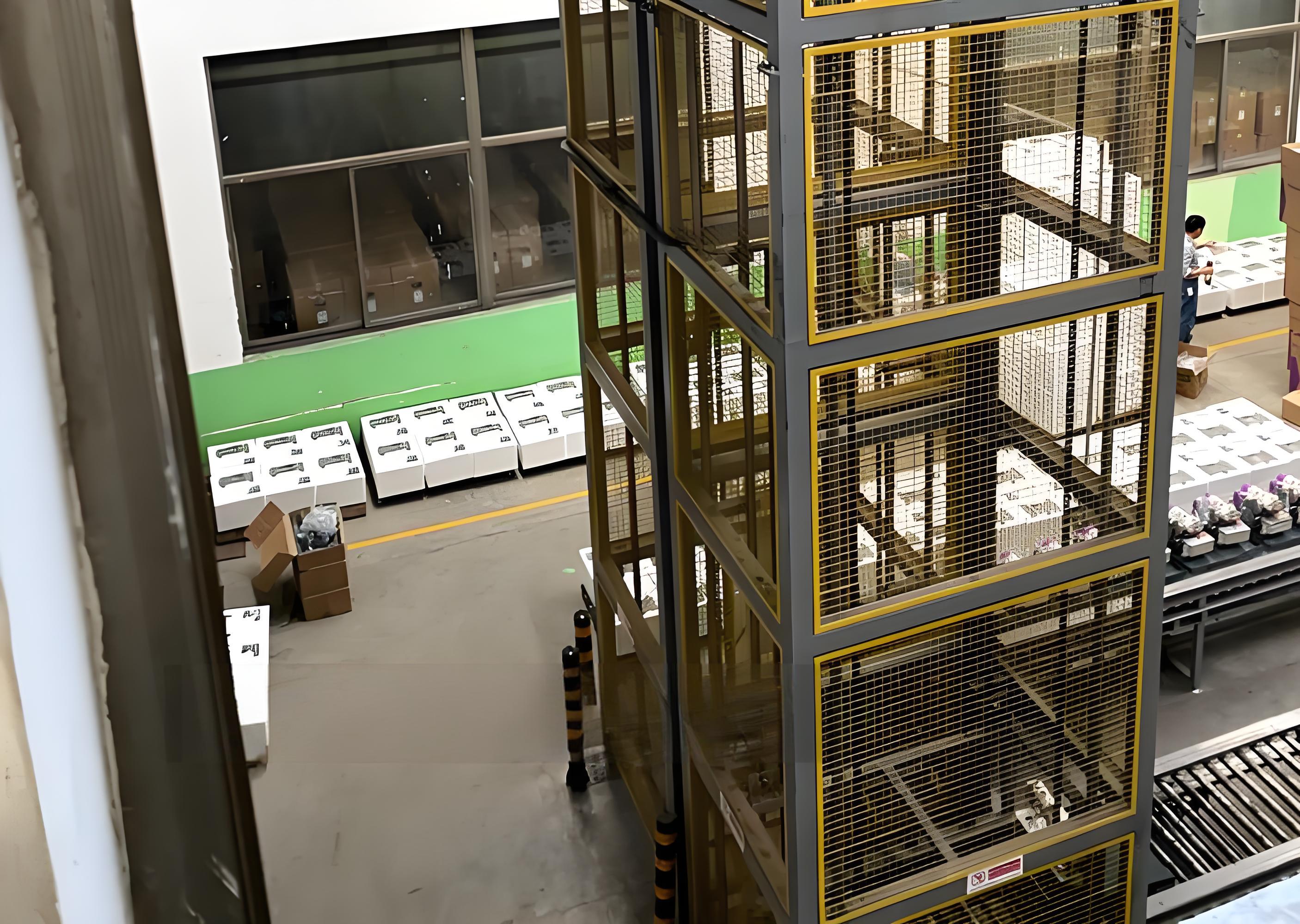 ऊपर और नीचे उठाने वाला कन्वेयर