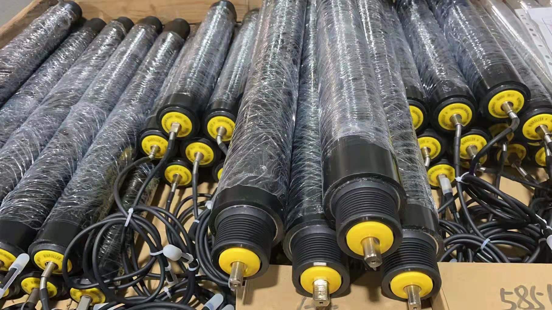 पॉली-वी चरखी प्रत्यक्ष वर्तमान स्टील मोटर चालित रोलर के साथ पु कोटिंग