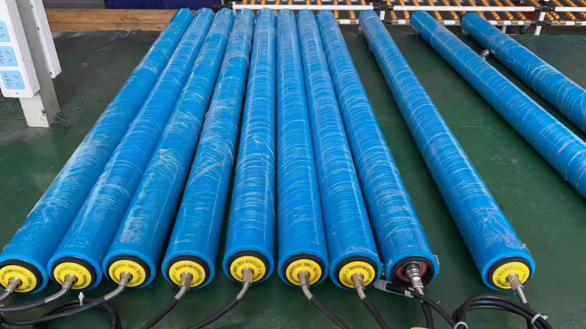 पॉली-वी चरखी प्रत्यक्ष वर्तमान स्टील मोटर चालित रोलर के साथ पु कोटिंग