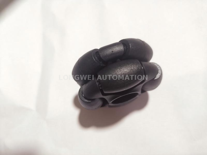 कन्वेयर सिस्टम को सॉर्ट करने के लिए मल्टीपल डायरेक्शनल मेकेनम व्हील और ओमनी व्हील