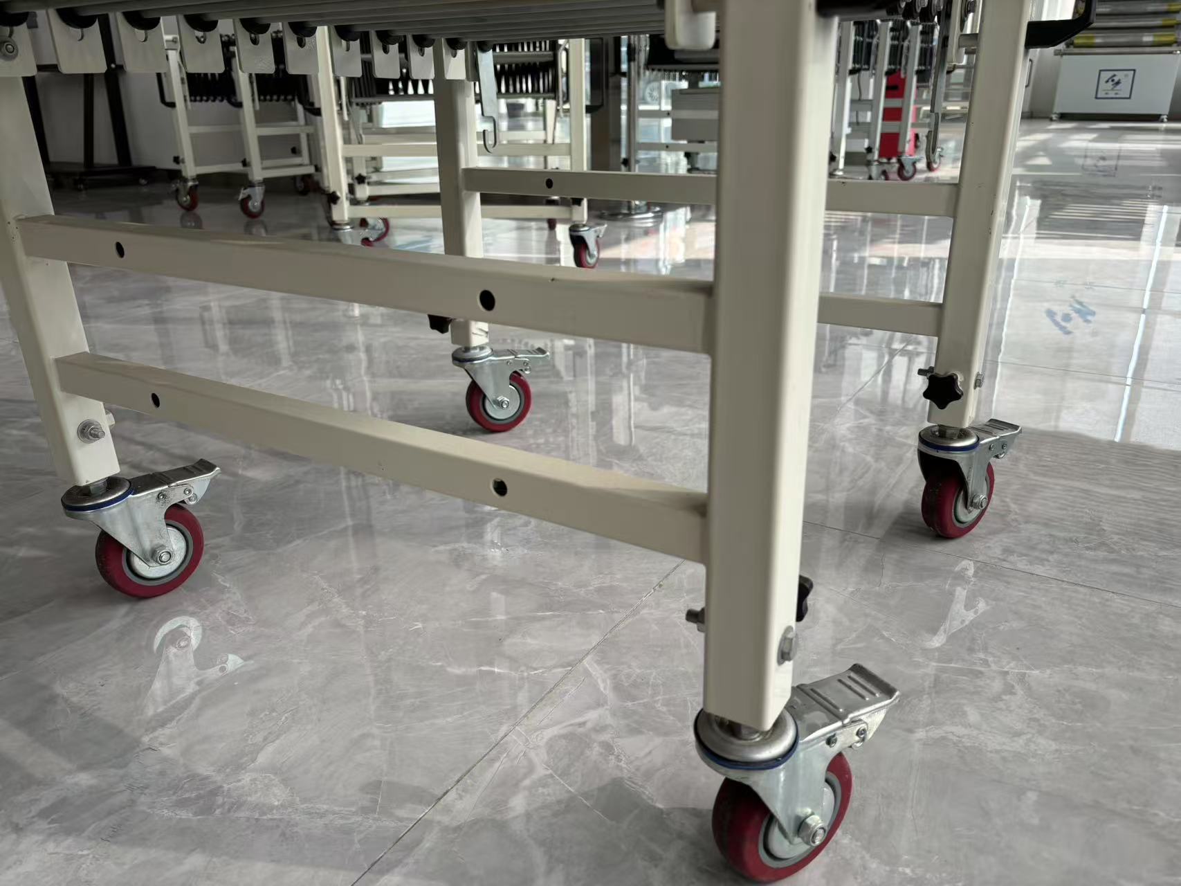 कैस्टर के साथ लचीला विस्तार योग्य रोलर कन्वेयर