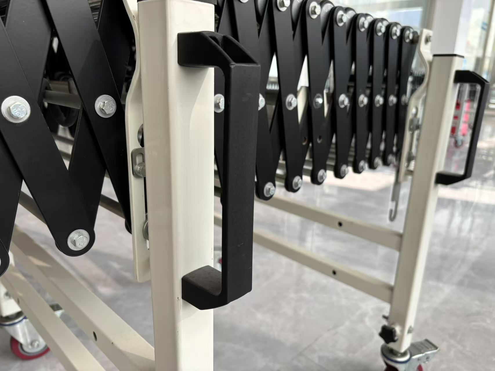 लचीला विस्तार योग्य रोलर कन्वेयर हैंडल